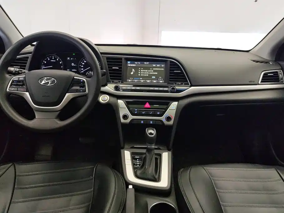 Hyundai Elantra — миниатюра 12