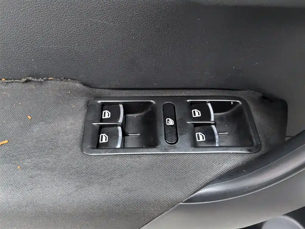 Volkswagen Polo 2013 1.4L MT