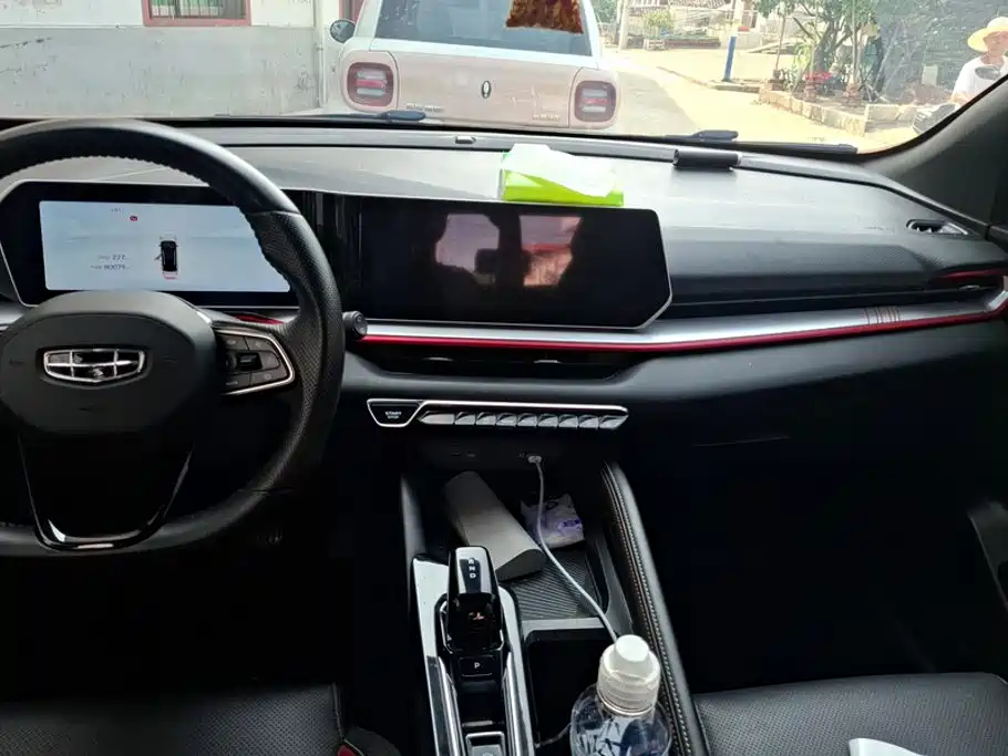 Geely Binyue — миниатюра 13