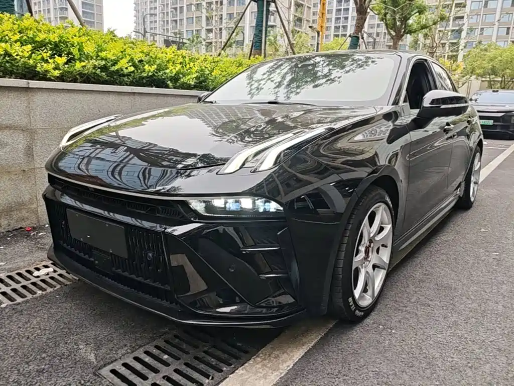Lynk & Co 03