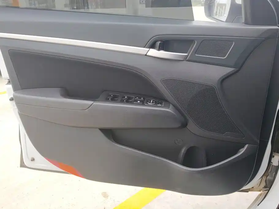 Hyundai Elantra — миниатюра 7