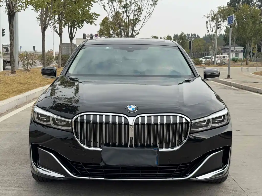 BMW 7 Series — миниатюра 4