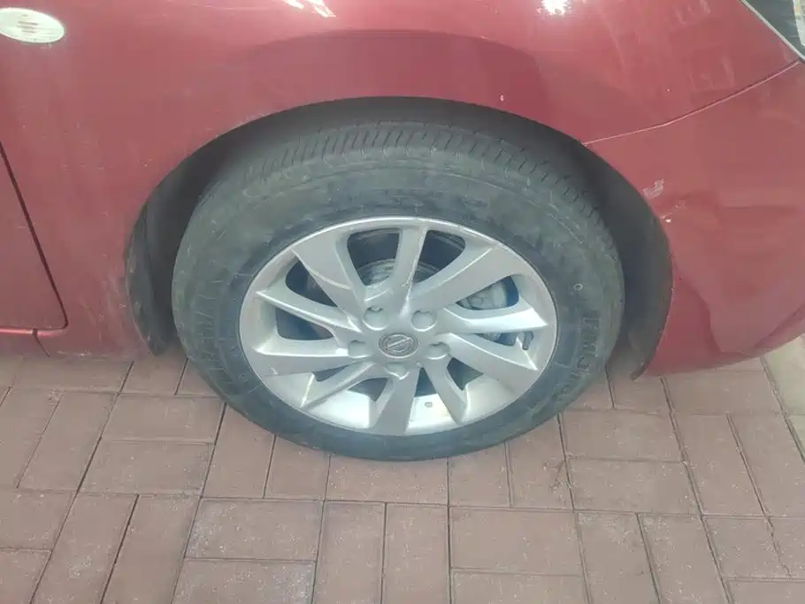 Nissan Tiida — миниатюра 6