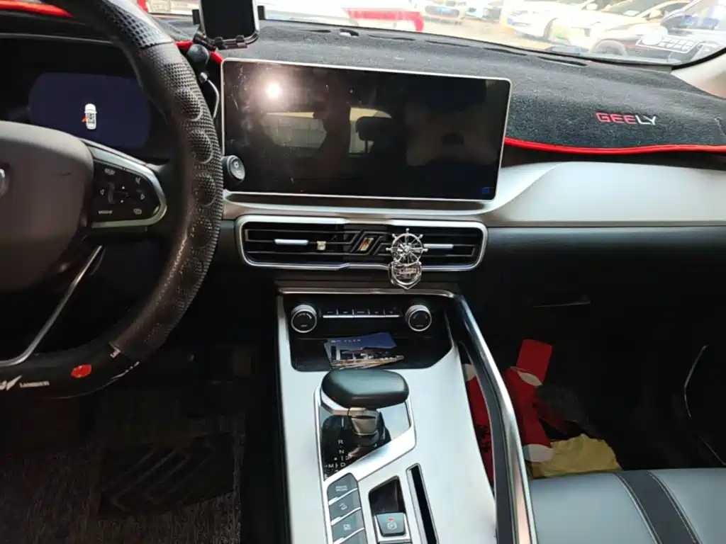 Geely Binyue — миниатюра 13