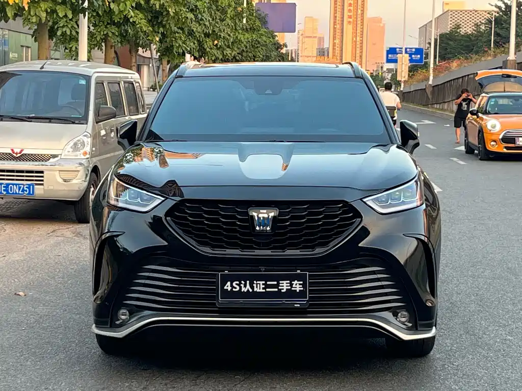 Toyota Crown Kluger — миниатюра 2