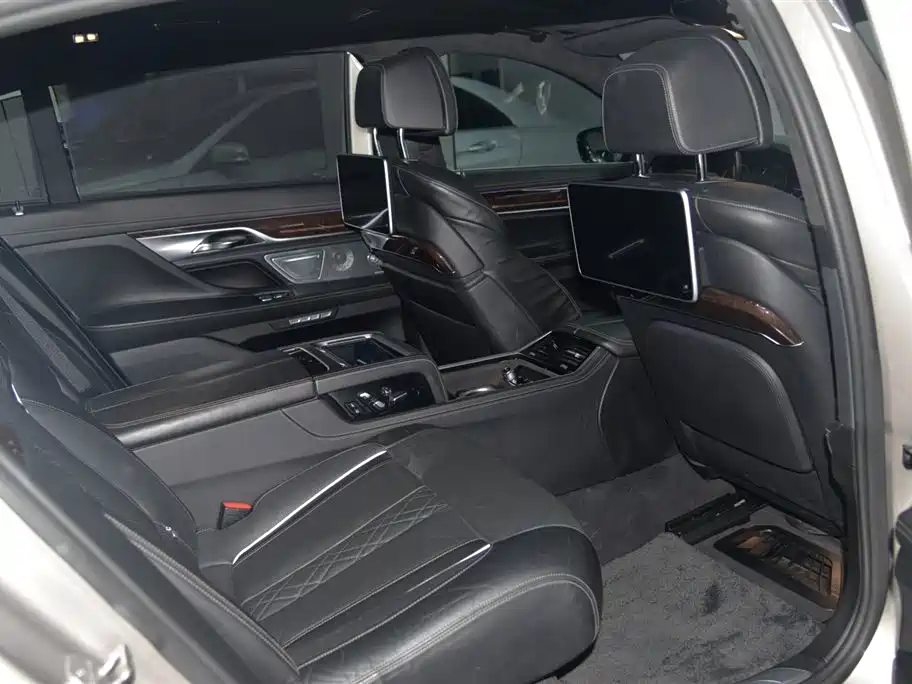 BMW 7 Series 7 2016 750Li xDrive мест