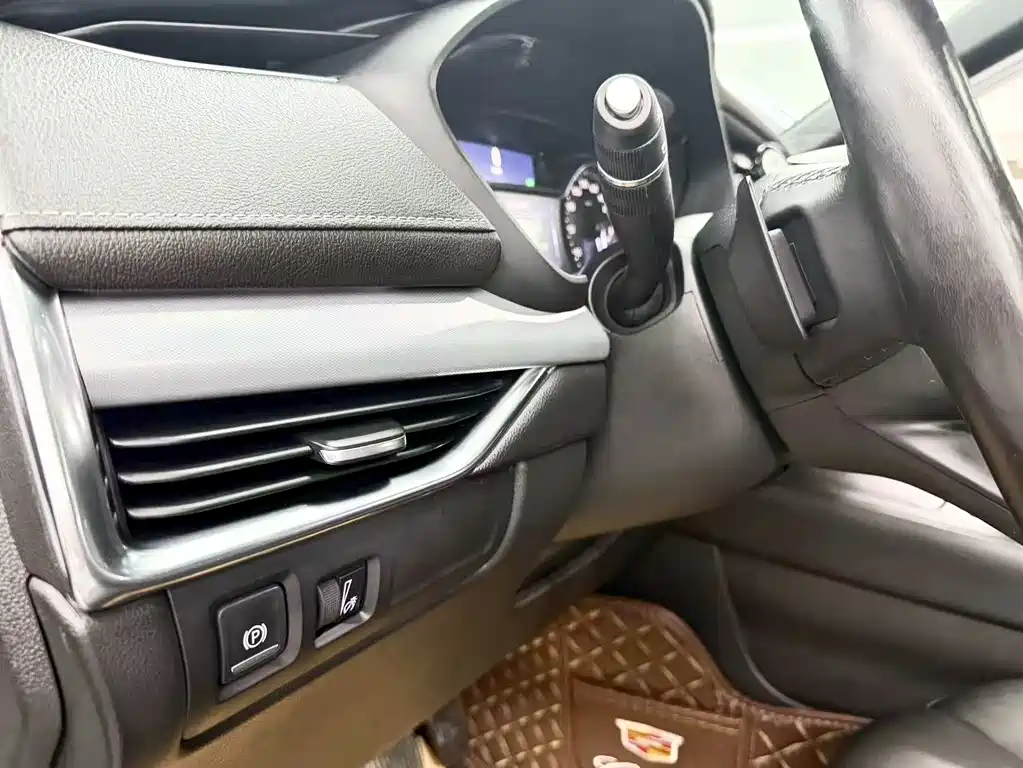 Cadillac XT4 — миниатюра 10