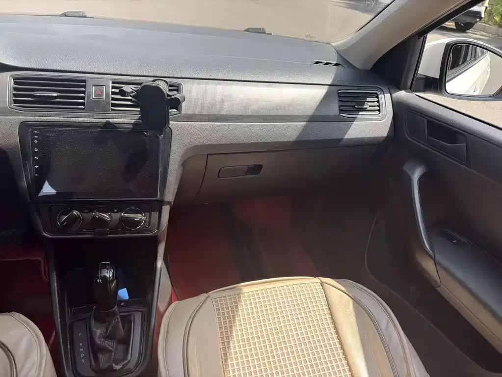 Volkswagen Santana — миниатюра 7