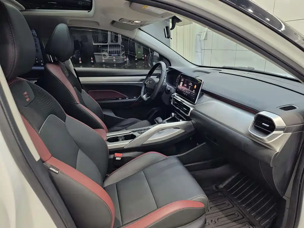 Geely Binyue — миниатюра 18