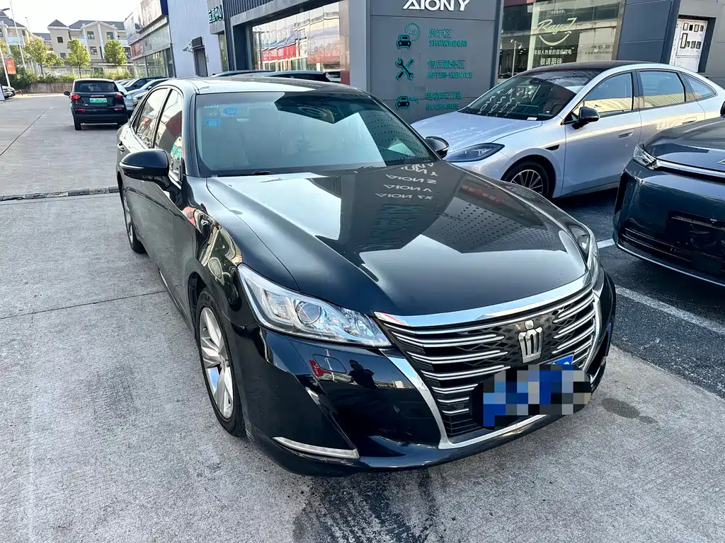 Toyota Crown — миниатюра 3
