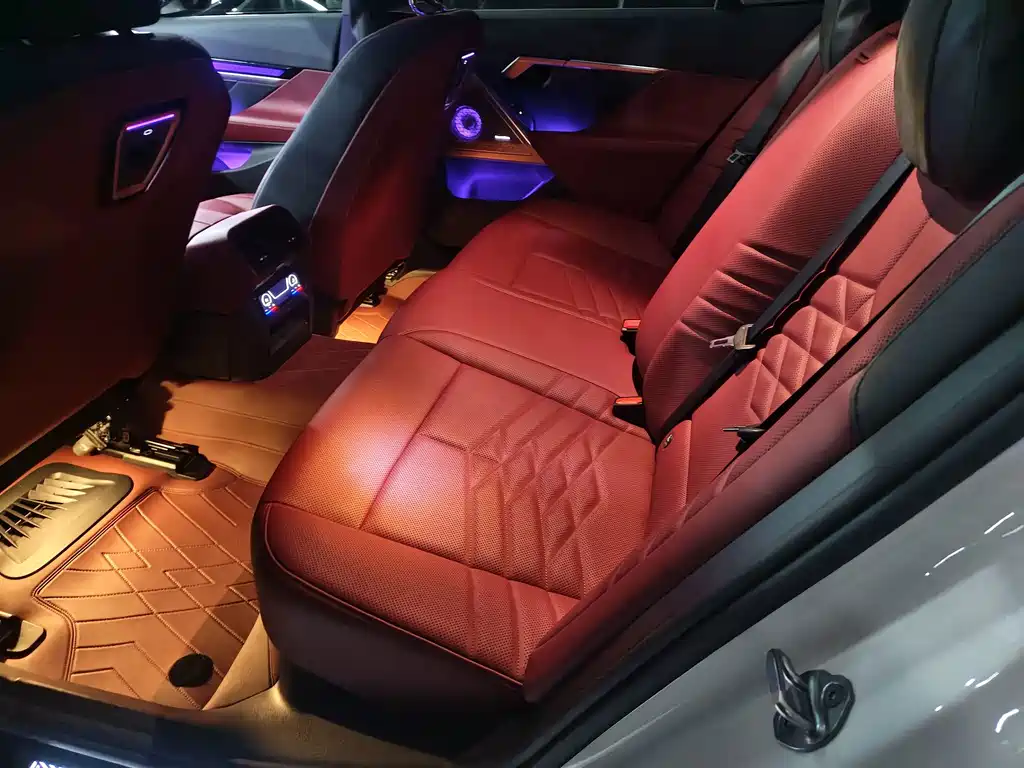 BMW 5 Series — миниатюра 5