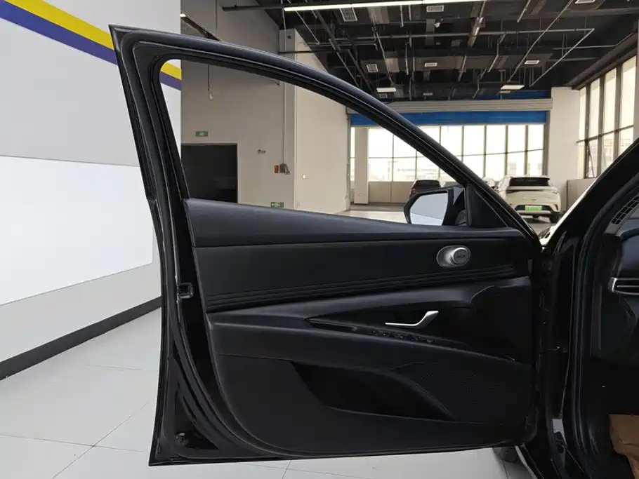 Hyundai Elantra — миниатюра 7