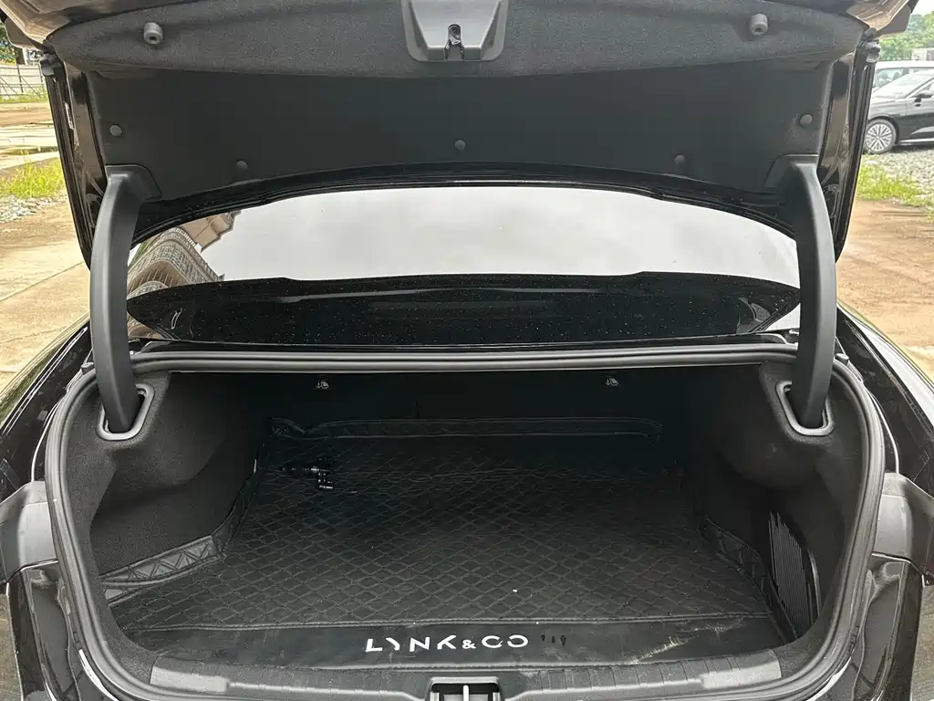 Lynk & Co 03 — миниатюра 12