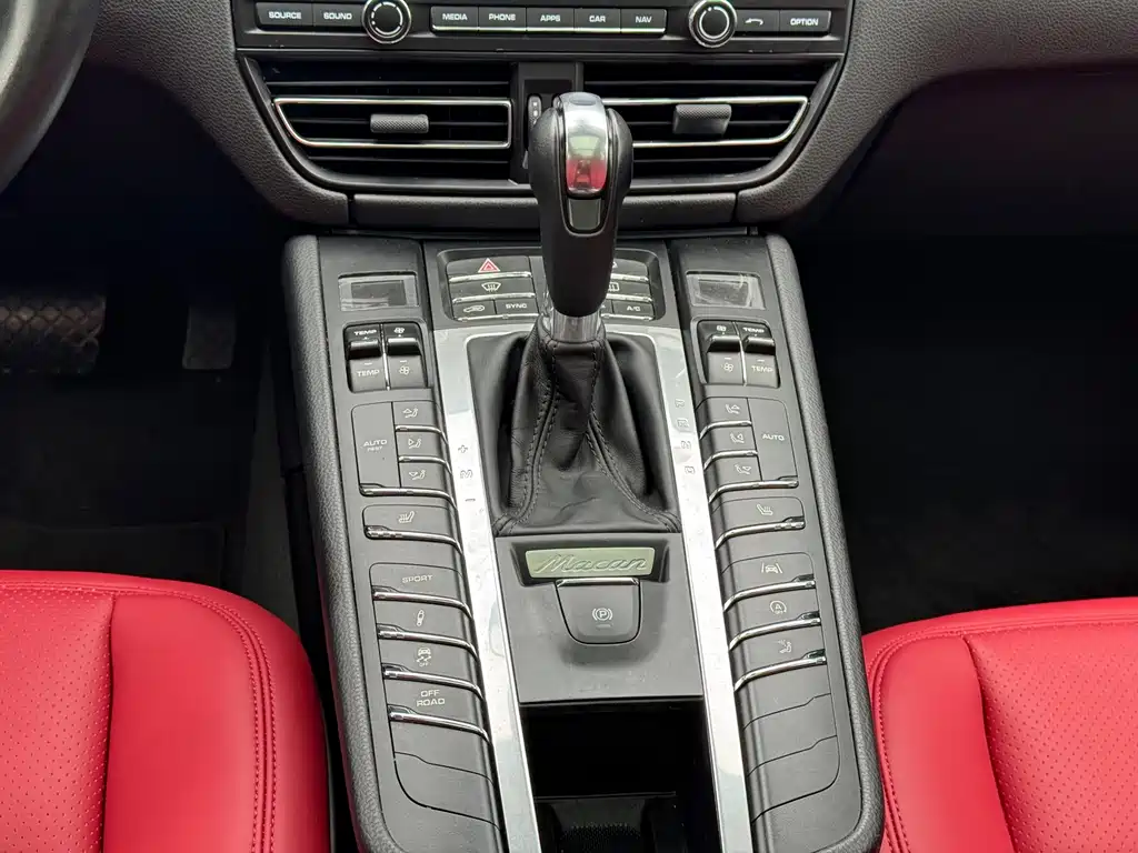 Porsche Macan — миниатюра 14