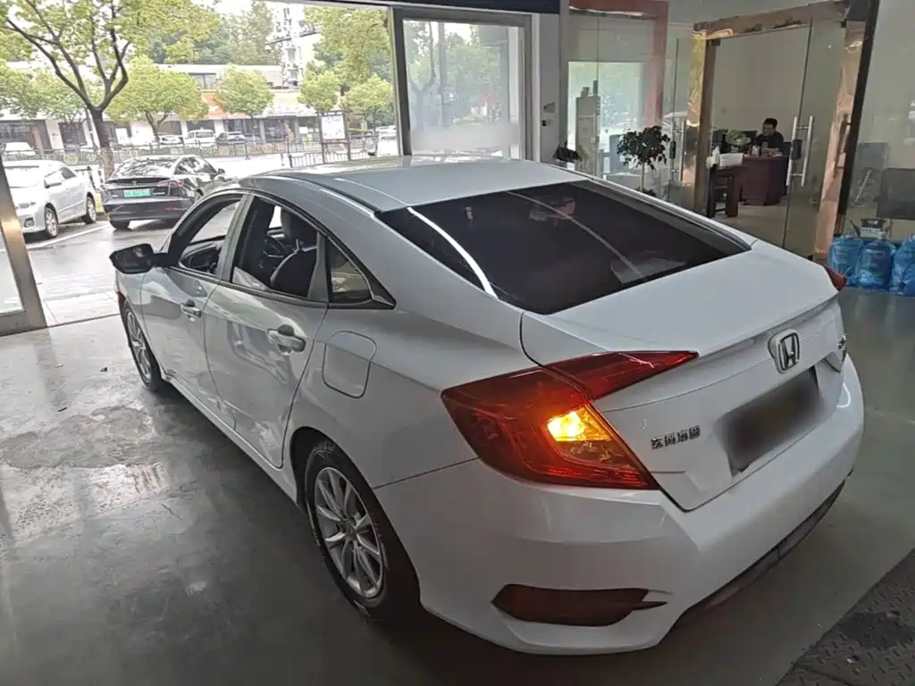 Honda Civic — миниатюра 5