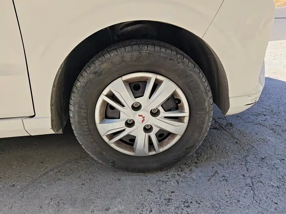Wuling Hongguang — миниатюра 6