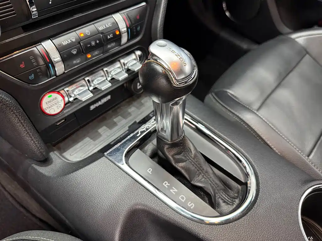 Ford Mustang — миниатюра 9