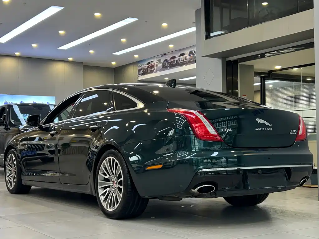 Jaguar XJ — миниатюра 5