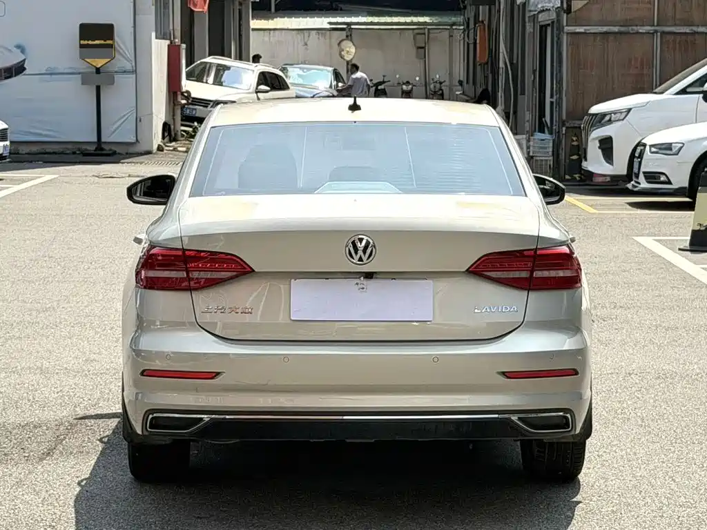 Volkswagen Lavida — миниатюра 10
