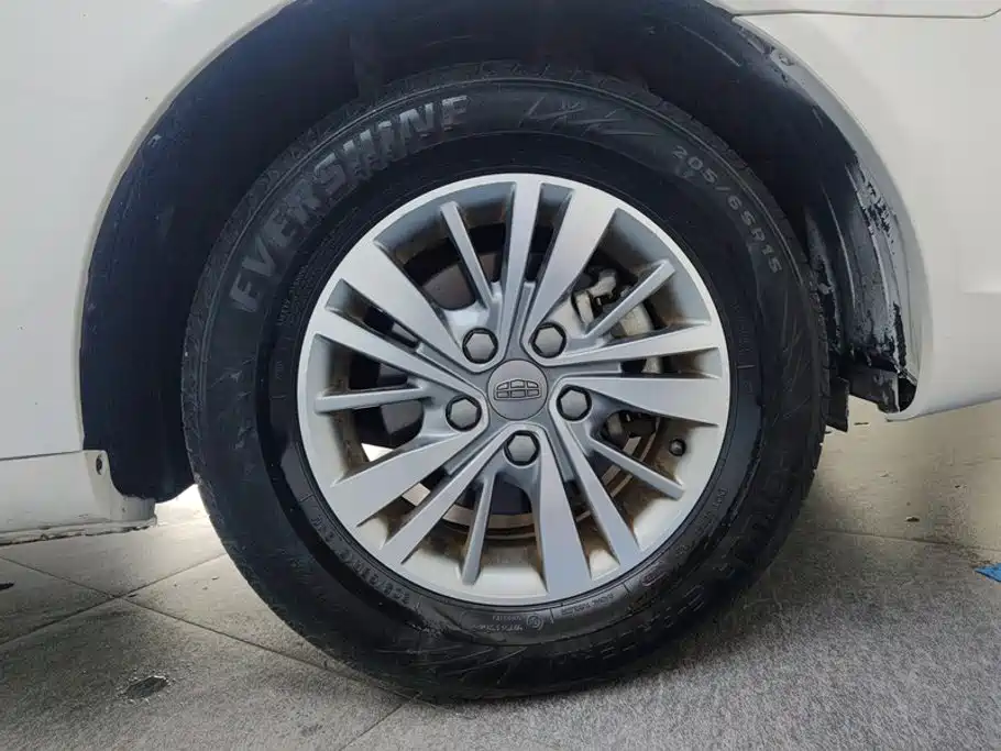 Geely Emgrand — миниатюра 6