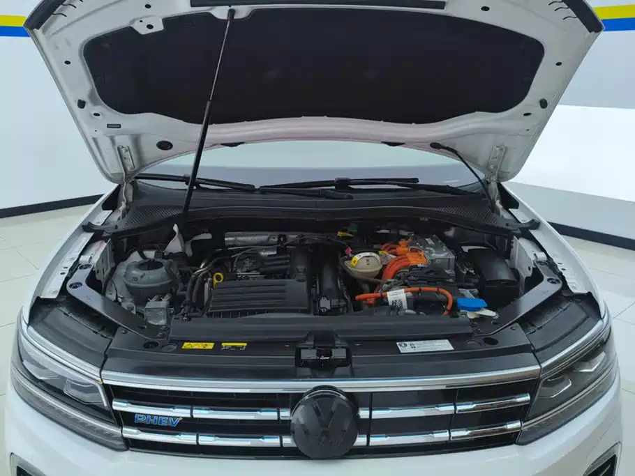 Volkswagen Tiguan L PHEV — миниатюра 10