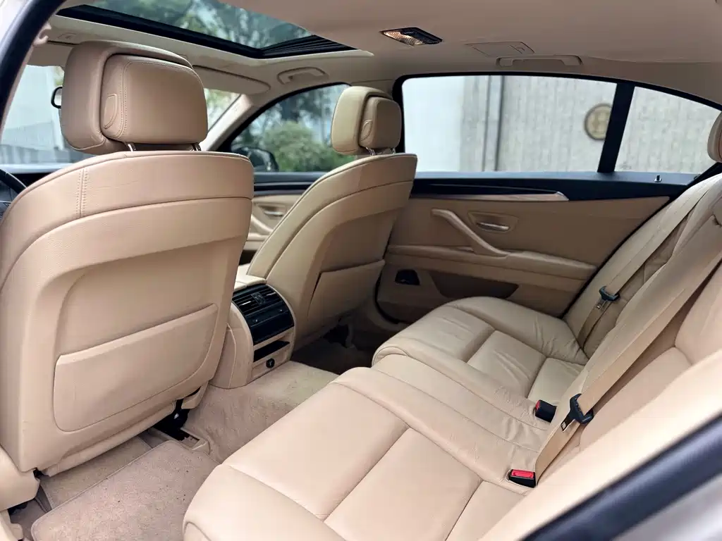 BMW 5 Series — миниатюра 16
