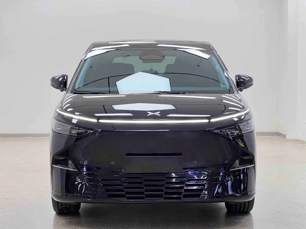 XPeng X9 — миниатюра 2