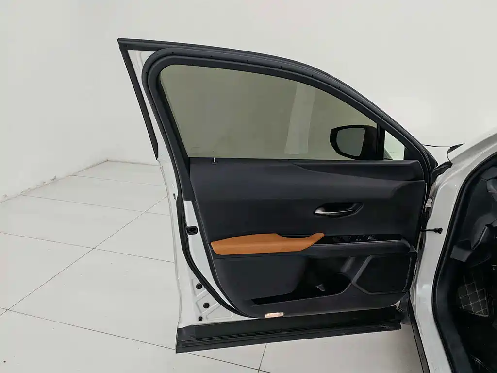 Lexus UX New Energy — миниатюра 12