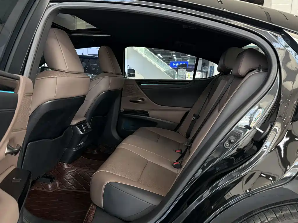 Lexus ES — миниатюра 10