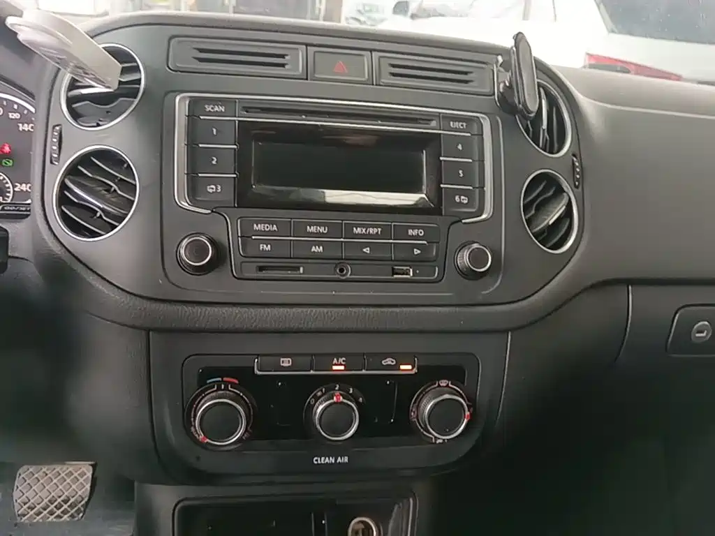 Volkswagen Tiguan — миниатюра 13