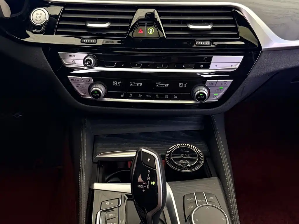 BMW 5 Series — миниатюра 12