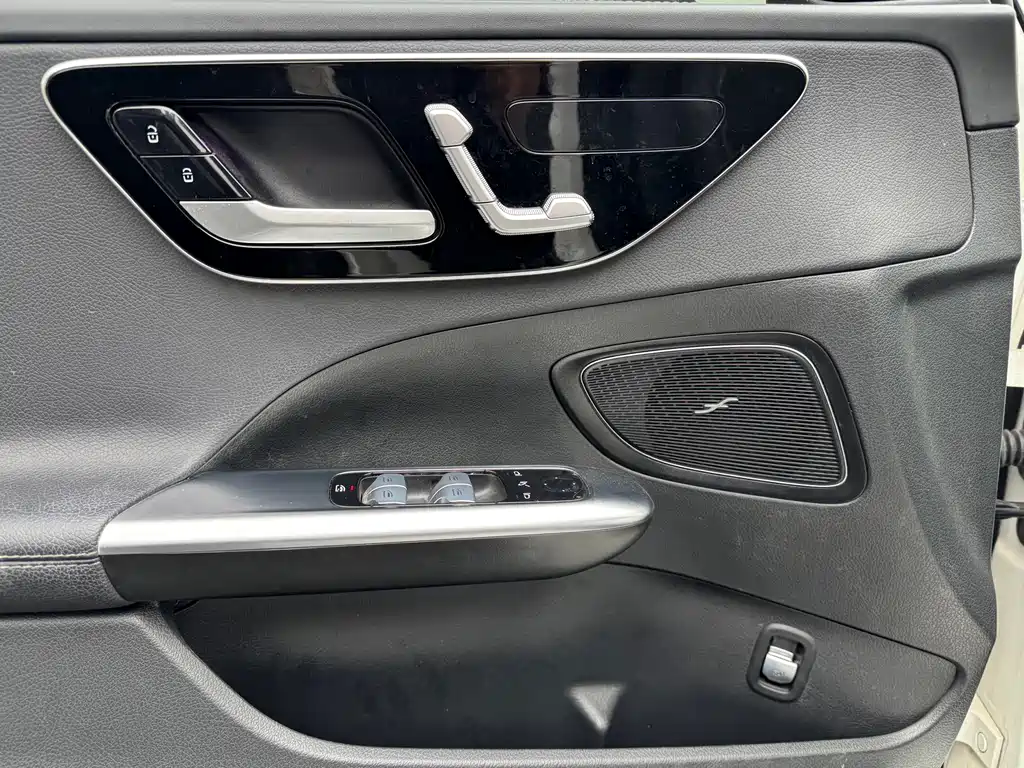 Mercedes-Benz C-Class — миниатюра 5