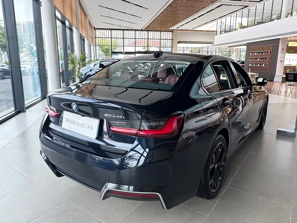 BMW i3 2024 eDrive 40 L Night Package