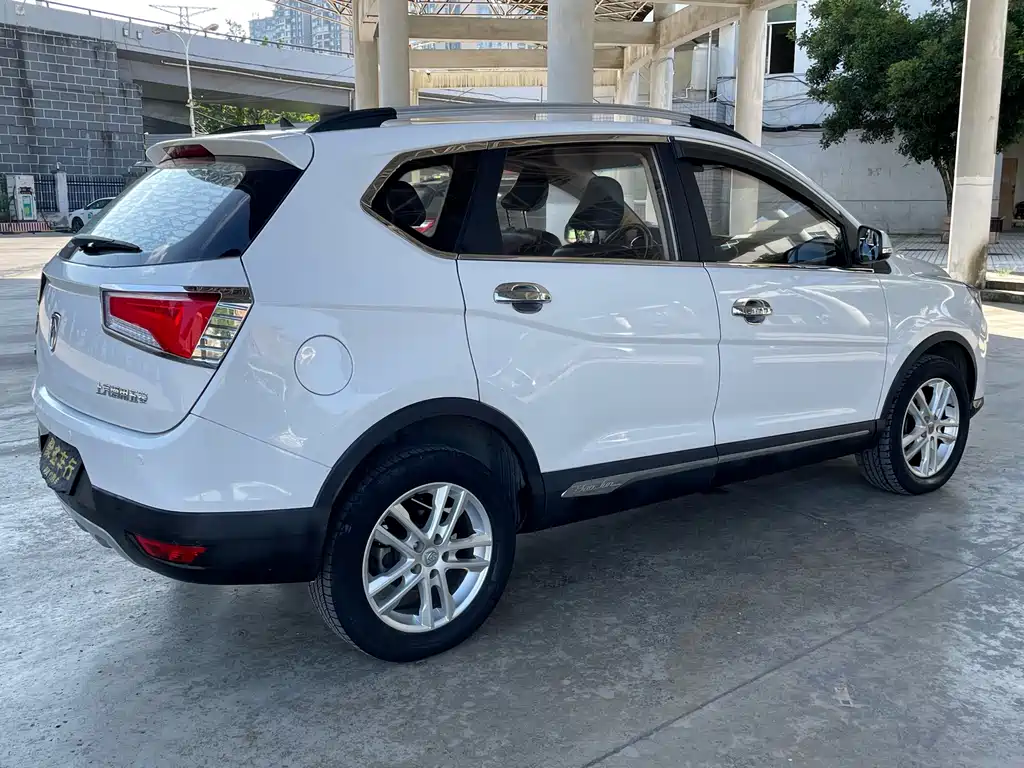 BAOJUN 560