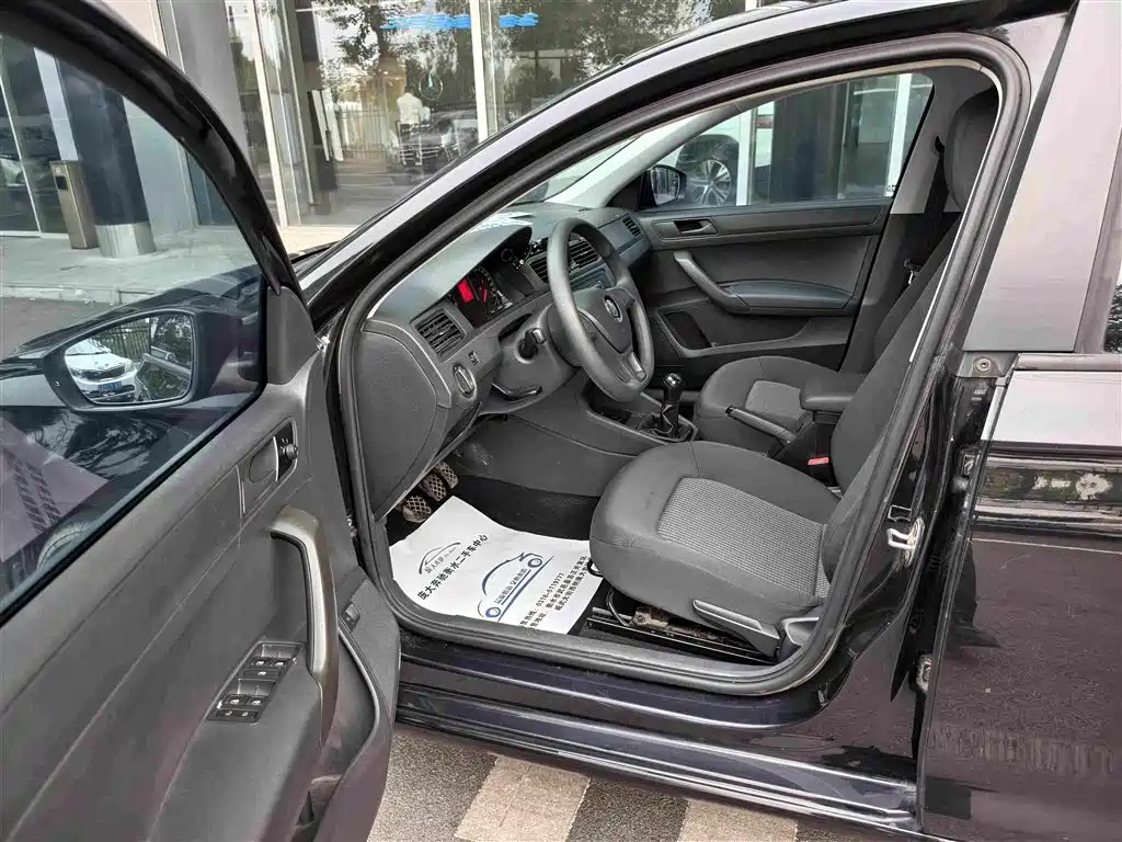 Volkswagen Santana — миниатюра 3