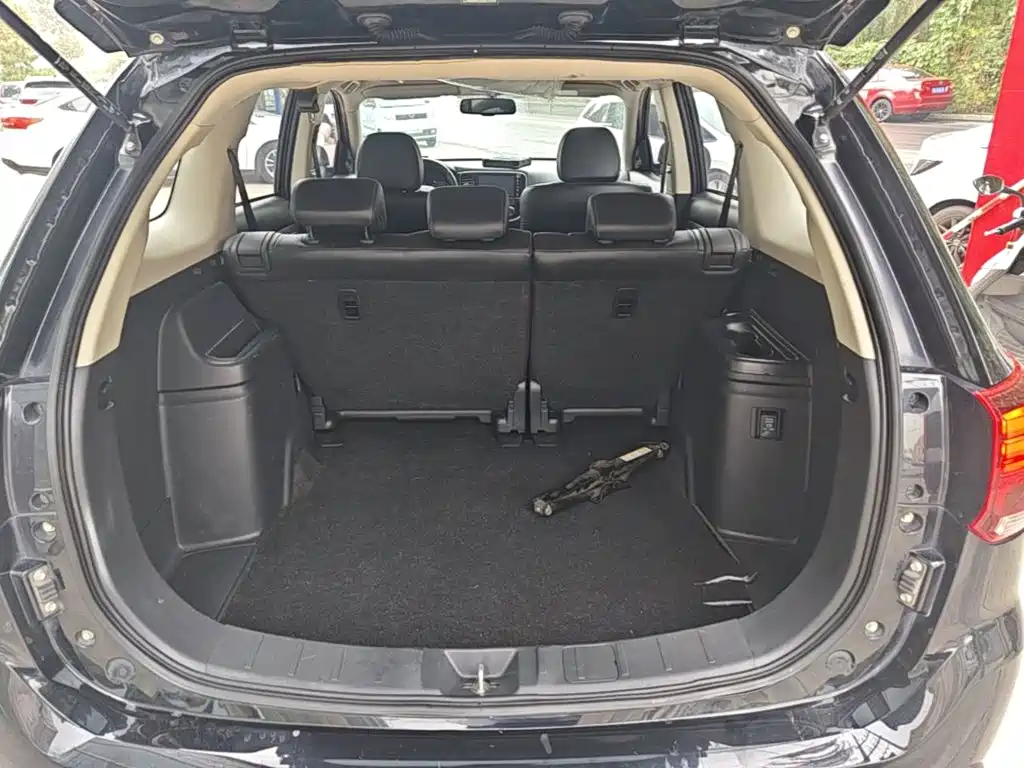 Mitsubishi Outlander — миниатюра 19