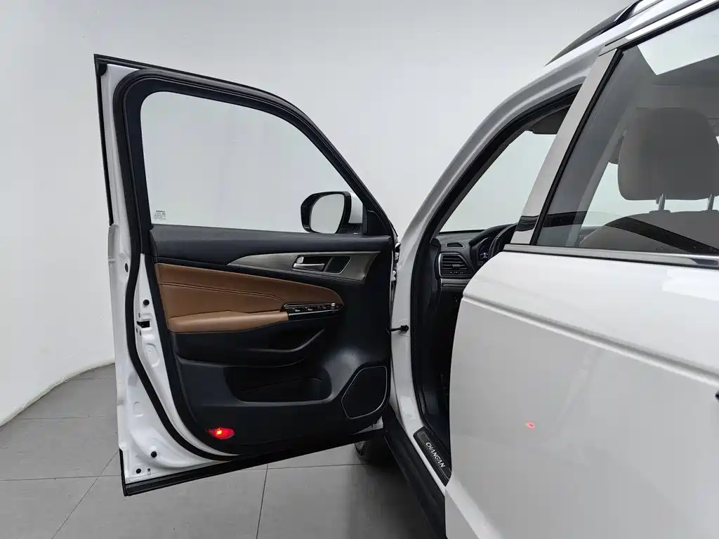 Changan CS95 — миниатюра 8
