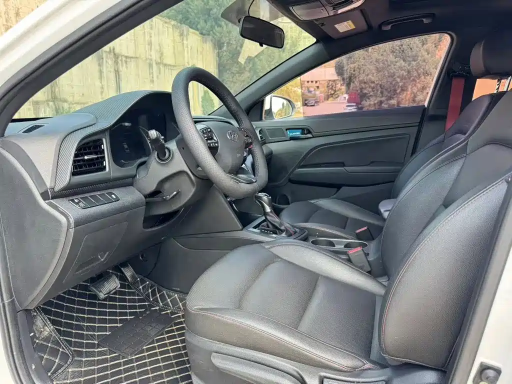 Hyundai Elantra — миниатюра 12