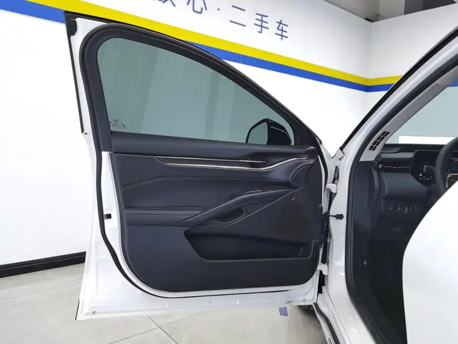 Ford Mondeo — миниатюра 7