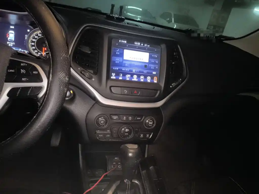 Jeep Cherokee — миниатюра 9
