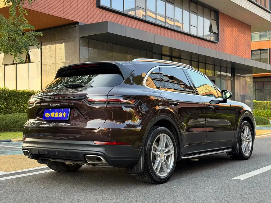 Porsche Cayenne — миниатюра 5