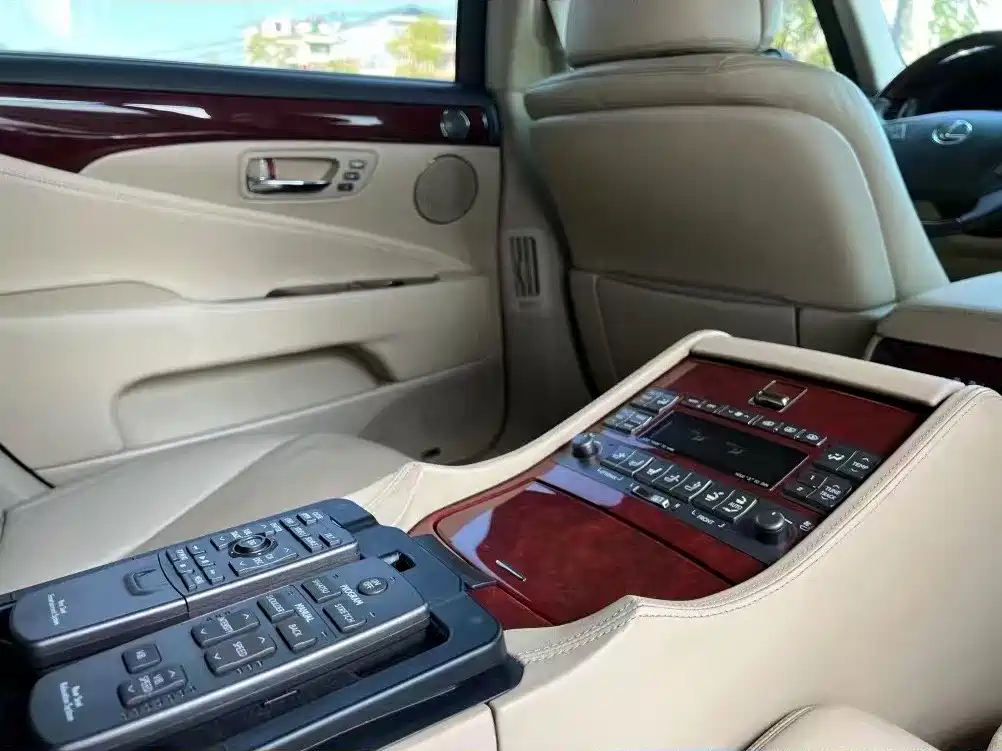 Lexus LS 2006 460L Luxury