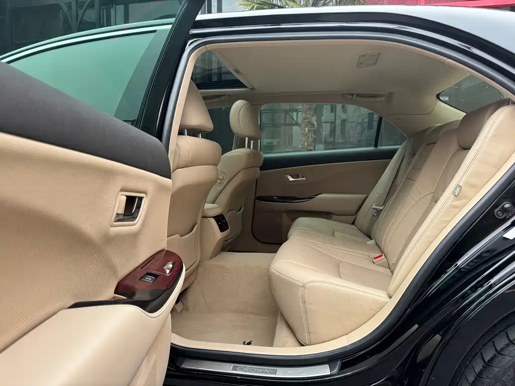 Toyota Crown 2010 2.5L Royal