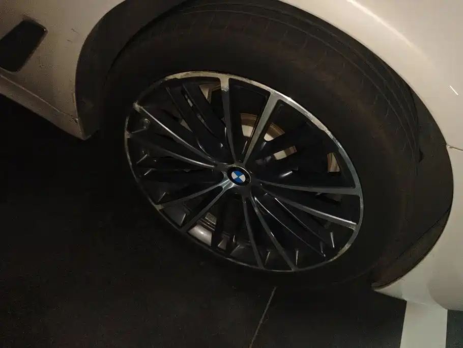 BMW 5 Series — миниатюра 6