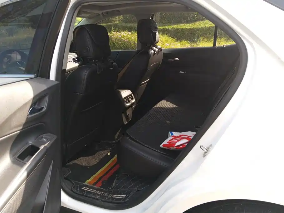 Chevrolet Equinox — миниатюра 11