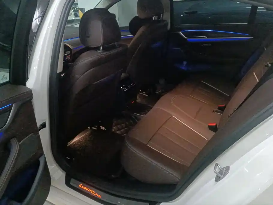 BMW 5 Series — миниатюра 11