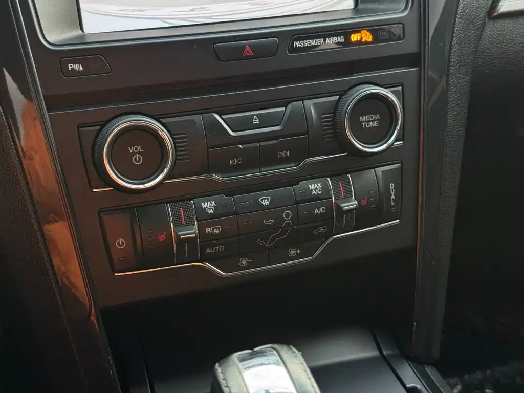 Ford Explorer (Import) — миниатюра 9
