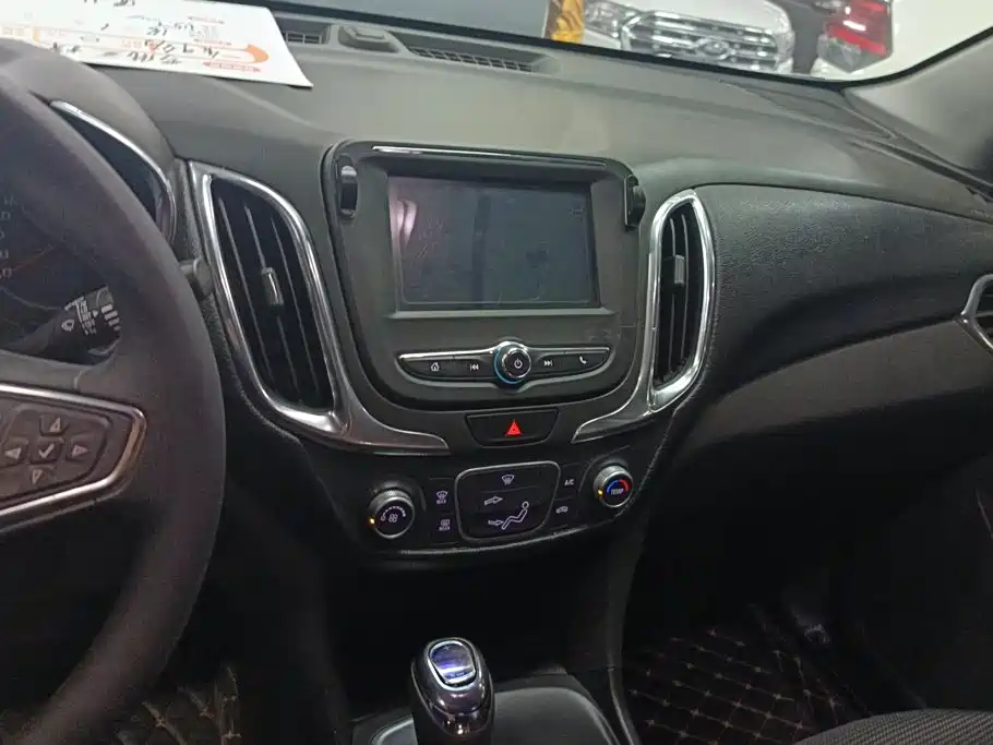 Chevrolet Equinox — миниатюра 13