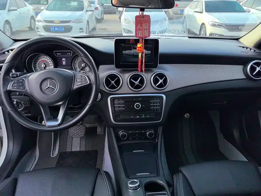 Mercedes-Benz GLA — миниатюра 12