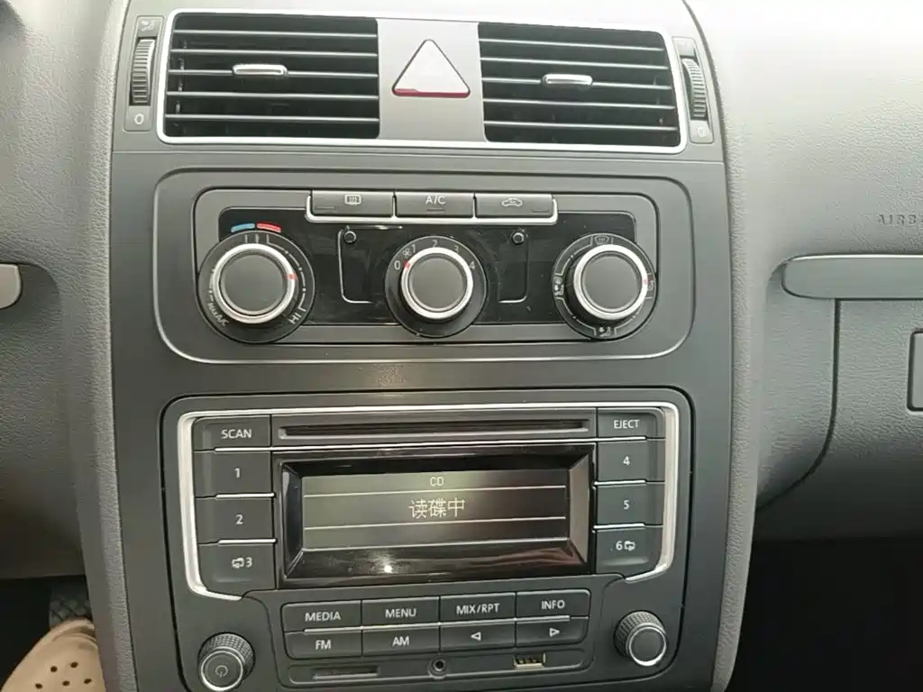 Volkswagen Touran — миниатюра 13